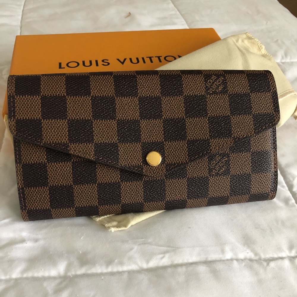 Louie Vuitton Sarah Wallet